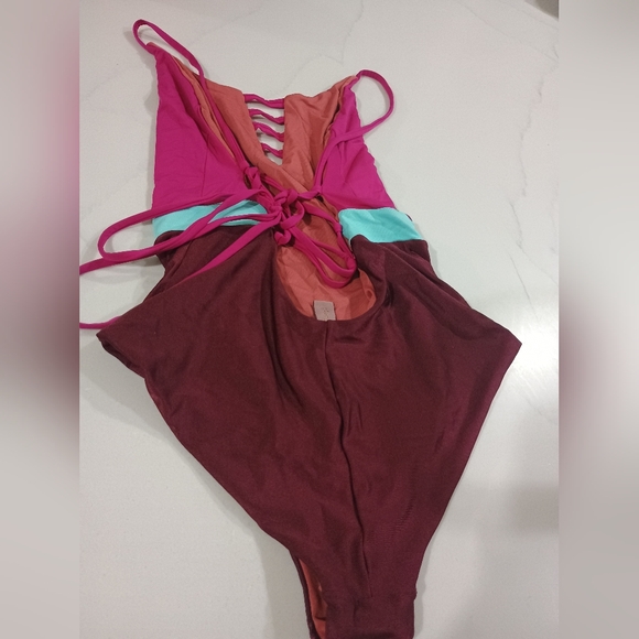 Maaji Colorblock One-Piece Swimsuit medium - Picture 2 of 4